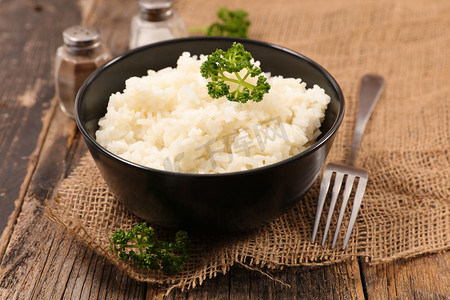 碗水煮米饭
