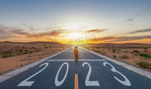 2023公路跨年摄影图配图