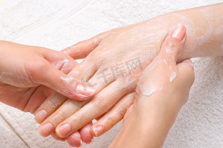 脱皮或保湿的过程