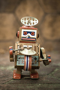 旧的机器人玩具，复古色调风格，复古色调背景.