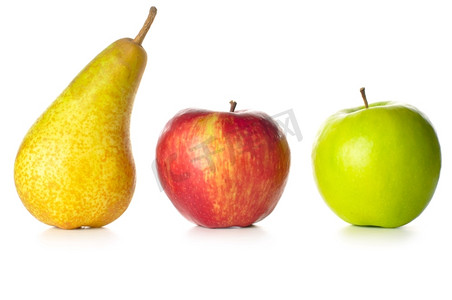 苹果和梨被隔离在白色上