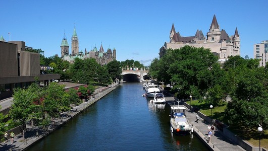 加拿大城市，渥太华和锐利；S历史悠久的里多运河，加拿大安大略省。