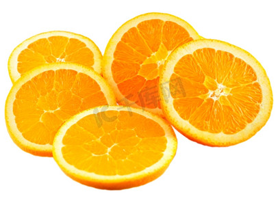 白色背景上的橙色切片