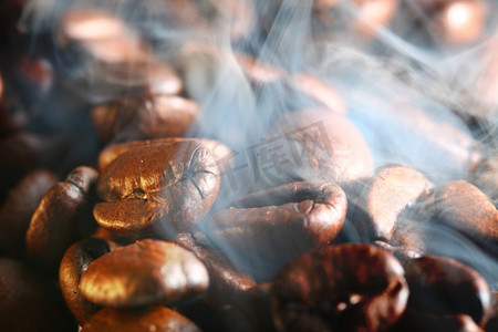 咖啡豆摄影照片_烘焙咖啡豆的特写