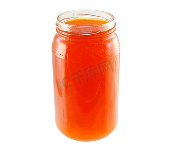 果味摄影照片_一罐白色背景的杏子果冻