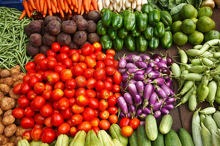 菜市场上的各种蔬菜。印度
