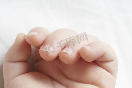 婴儿(6-12个月)，手部特写
