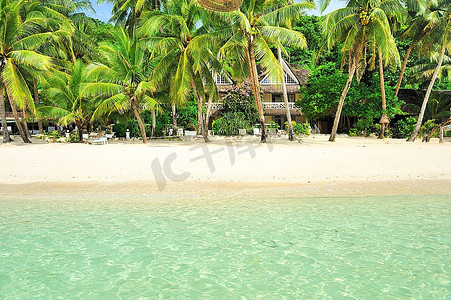 雨伞摄影照片_菲律宾偏远岛屿美丽的荒野海滩
