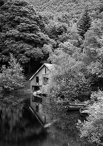 黑色和白色复古样式图片pasticht船屋和划艇风景