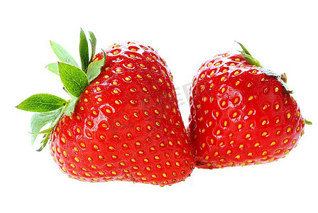 水果草莓摄影照片_两个新鲜的带叶子的红色草莓