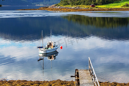 接福摄影照片_挪威的一艘渔船