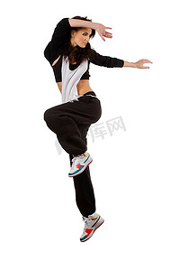 嘻哈风格的现代年轻女舞者摆姿势跳过白色背景