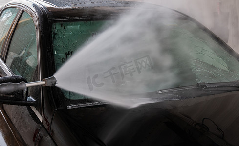 洗车使用高压水的清洗车.
