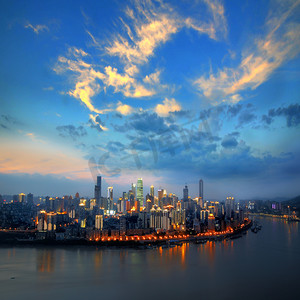 中国重庆摩天大楼和高层建筑夜景, 2012年7月27日.