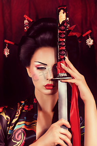 李相夷红绸剑舞摄影照片_美丽艺妓的和服与武士刀