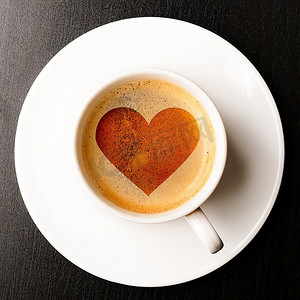 创意式摄影照片_爱喝咖啡。一杯带心形的新鲜意式浓缩咖啡，俯瞰