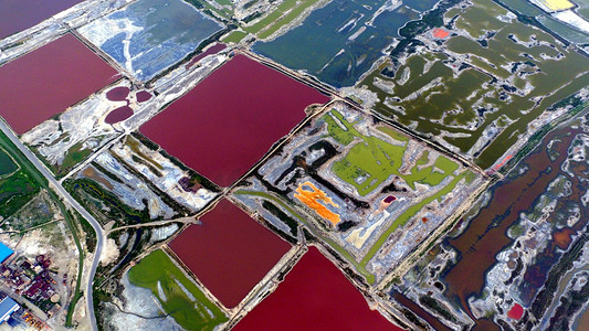 2016年9月7日, 中国北方山西省运城市运城五颜六色的盐湖, 世界著名的内陆盐湖, 被称为 