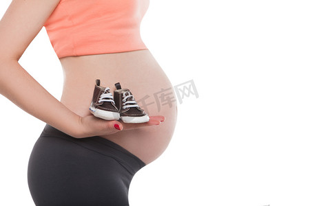 儿童内裤摄影照片_怀孕的妇女抱着婴儿小男鞋