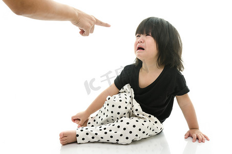 我爱祖国摄影照片_亚洲婴儿的哭声而责骂的母亲 