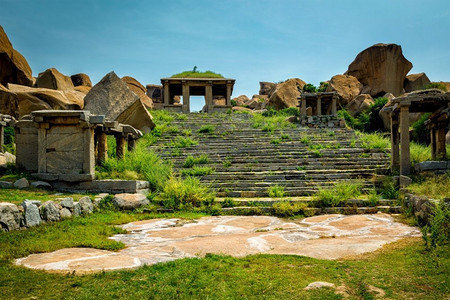 免費市集摄影照片_印度卡纳塔克邦汉皮市汉皮市集的汉皮古迹。印度汉皮的古代遗迹