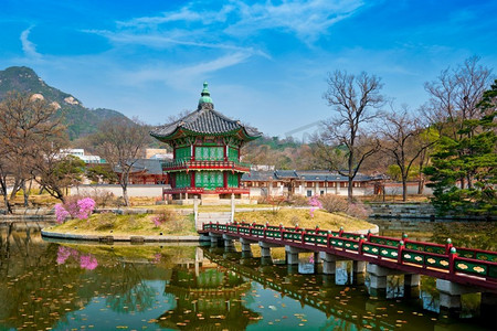 韩国首尔景福宫的香媛亭。Hyangwonjeong Pavilion，景福宫，首尔，韩国