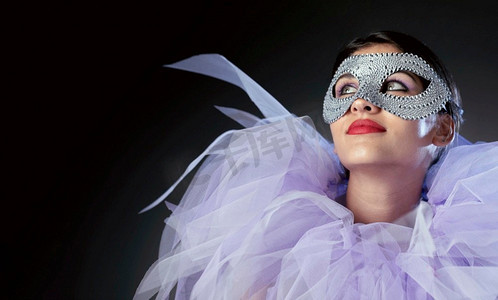神秘面具人摄影照片_戴着狂欢节面具的神秘女人15