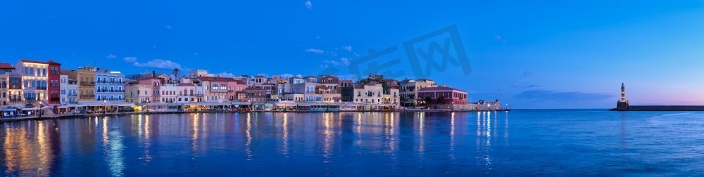 晚上摄影照片_克里特岛，希腊，城市