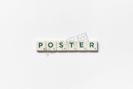 游戏海报摄影照片_海报词形成的拼字块在白色背景。创意模板与复制空间..海报形成的拼字游戏块在白色背景。