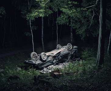 有汽车框架的幽灵夜森林3d例证