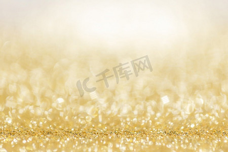 闪亮的金光bokeh背景圣诞节新年庆祝豪华聚会。闪亮的金色灯光背景