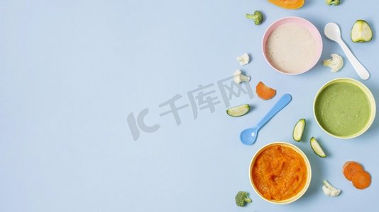 艺术框摄影照片_婴儿食品框蓝色背景