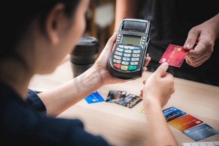商务支付与信用卡机，客户购买支付概念