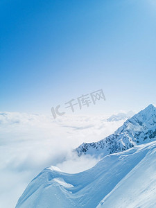 山顶，全景，冬季阿尔卑斯山风光。山顶