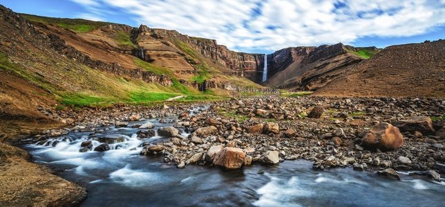 福背景摄影照片_冰岛东部美丽的亨吉福斯瀑布。自然旅游景观。