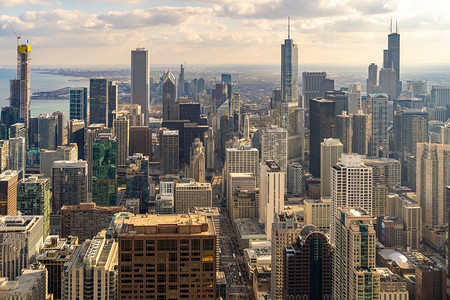 日落芝加哥天际线大楼鸟瞰图在芝加哥市中心在芝加哥伊利诺伊州美国。看向芝加哥南部。