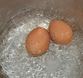 煮鸡蛋/在火锅里煮鸡蛋 
