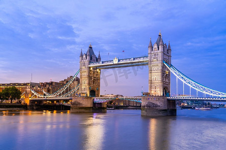 桥摄影照片_伦敦塔桥日落黄昏，伦敦英国。