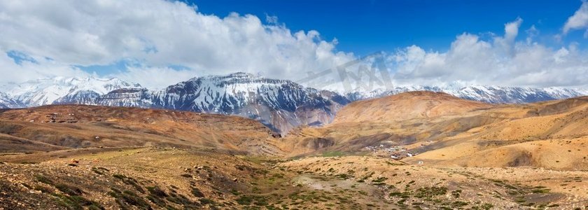 Spiti山谷和Kibber村全景。印度喜马偕尔邦斯皮提谷。Spiti山谷和Kibber村全景