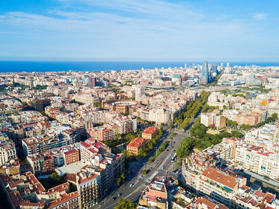 巴塞罗那空中全景。巴塞罗那是西班牙加泰罗尼亚的首都和最大城市。