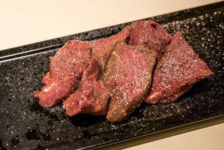 烤新鲜日本鹿肉烤肉