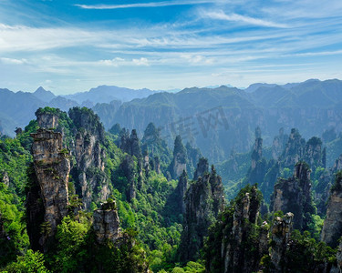 中国著名的旅游景点——中国湖南武陵源张家界石柱崖山。中国张家界山脉