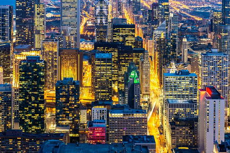 鸟瞰位于美国伊利诺伊州芝加哥市中心的芝加哥天际线建筑。向芝加哥南部望去。