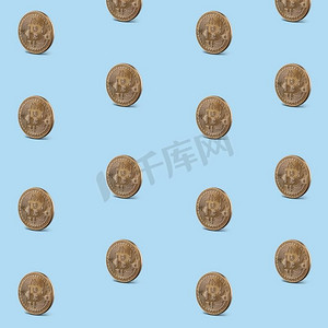 蓝色背景上的金币和比特币构成的无缝图案。加密货币市场的概念图。金币无缝图案