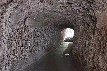老石摄影照片_有石头墙的隧道。石隧道