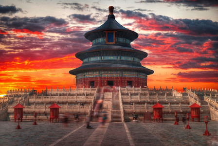 天坛是北京市中心的一座寺庙和修道院。天坛