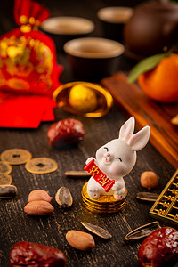 兔年新年春节兔子摆件木桌摆放