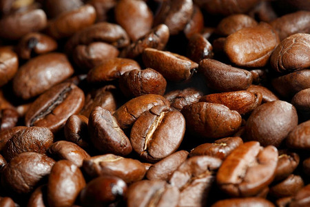 咖啡豆纹理摄影照片_新鲜烘焙咖啡豆特写背景