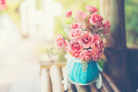 花瓶里的玫瑰，爱情和情人节的概念