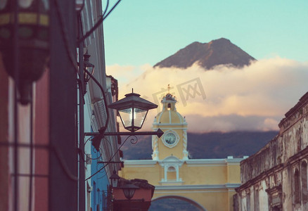 安提瓜。中美洲危地马拉安提瓜古城的殖民建筑