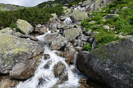 山里有流水的小溪